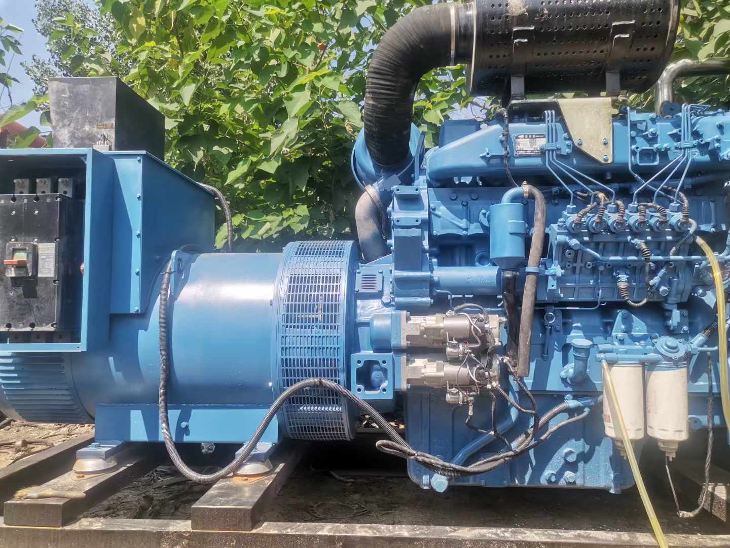 来安详细说明降低 800kW 柴油发电机输出电流波动的方法